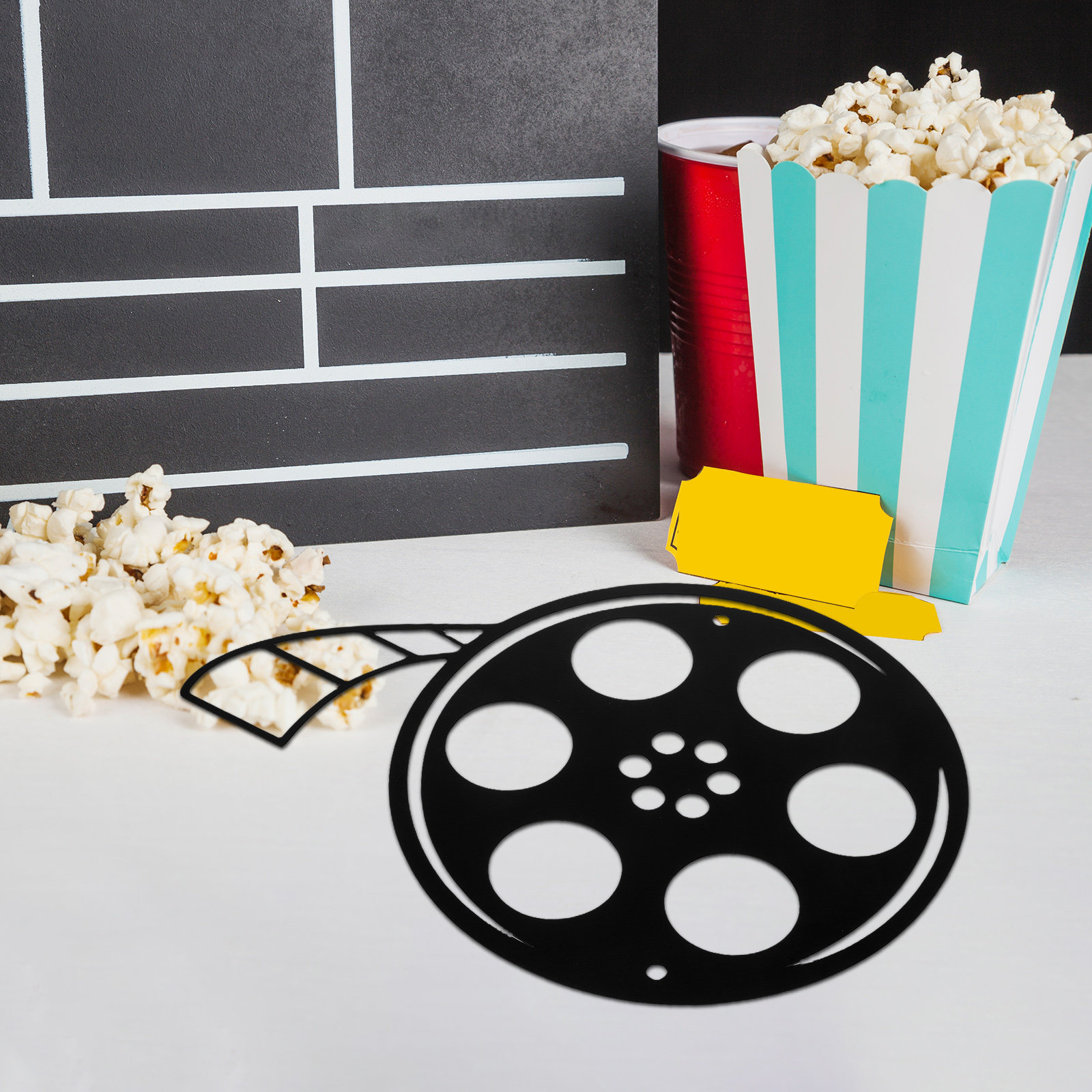 ديكور جداري على شكل بكرة فيلم  - مراجعة Home Cinema Films وسعره